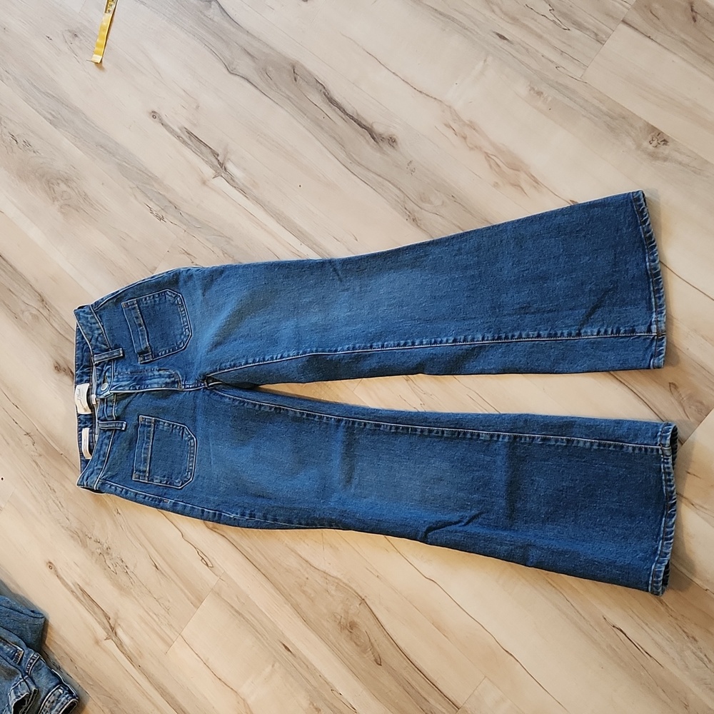 Universal Threads High Rise Flare 00 short medium rinse denim jeans